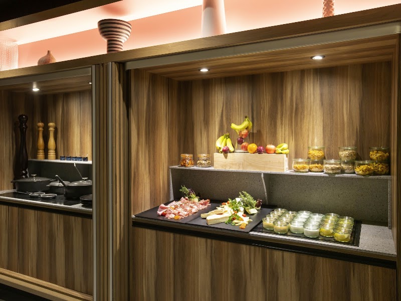 ICI AND LA - RESTAURANT